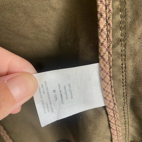 Like new, women’s wax style jacket with gold zipper and buttons. - Picture 4 of 7